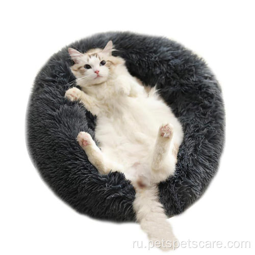 Теплая длинная плюшевая кровать вокруг роскошной кошки